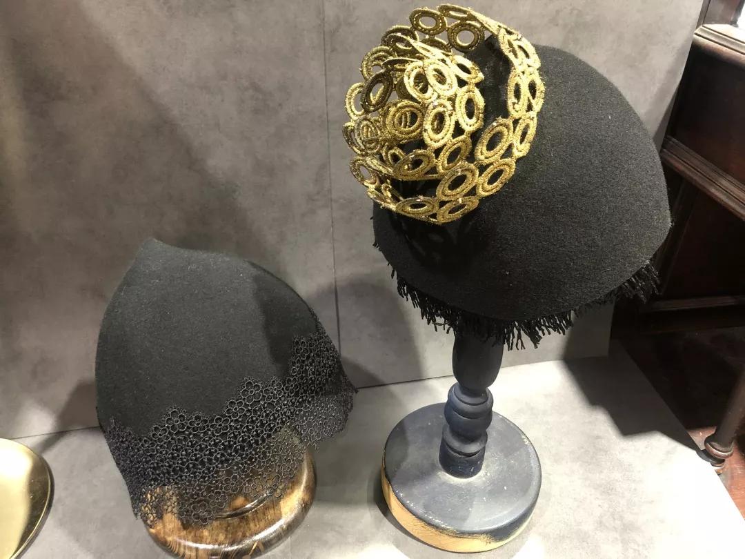 专访|“头大戴不下”怎么办?帽匠设计师Coco跟你聊帽子的学问