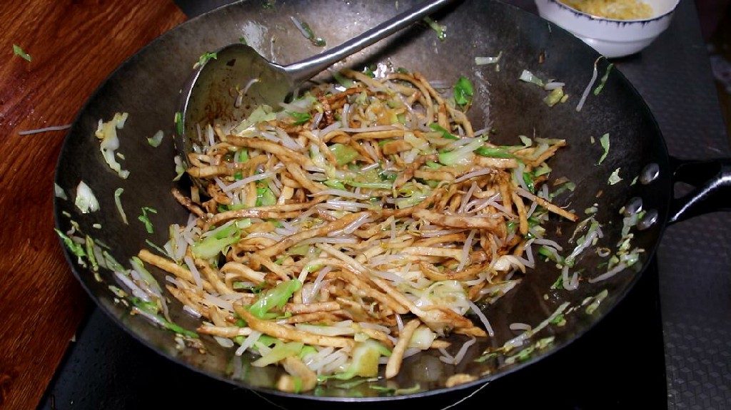 北方炒饼丝做法,传统炒饼丝