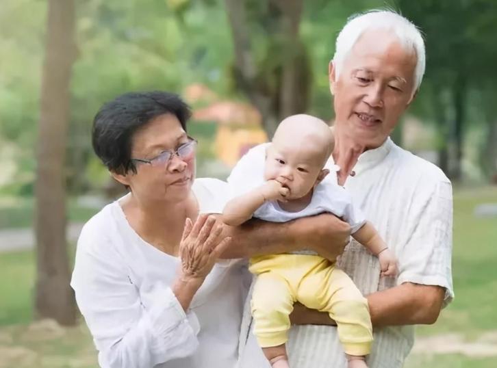 1岁宝宝银镯,1岁宝宝银手镯寓意