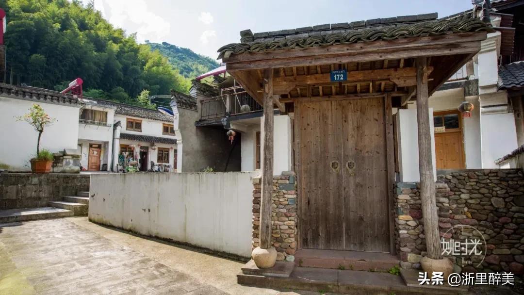 隐藏在深山中的千年古村视频,深山中隐藏着700年的浙江古村