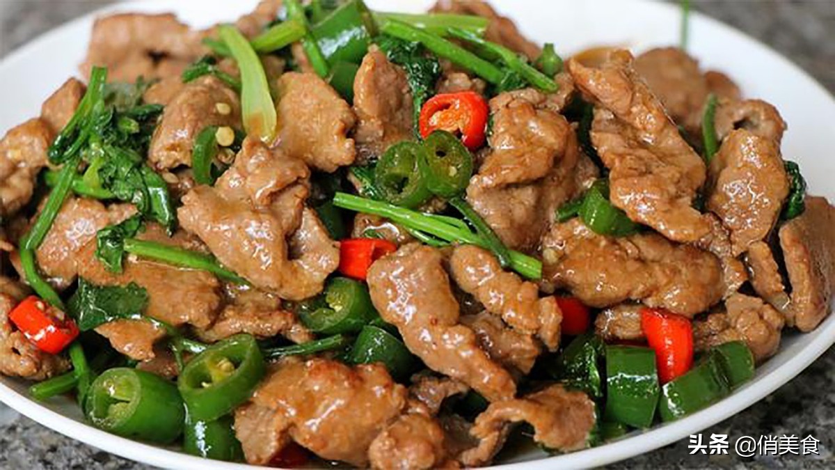 炒牛肉可以先用开水把牛肉煮吗,炒牛肉的牛肉是要横切还是要竖切