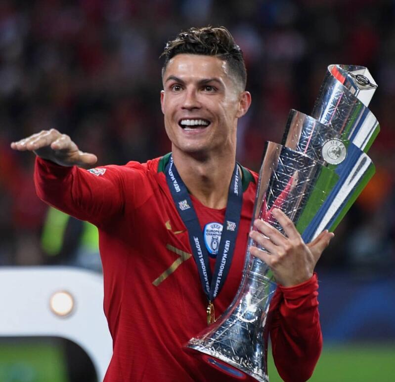 这个站在足坛巅峰的男人，身价翻了数十倍，34岁还有18岁的身体？