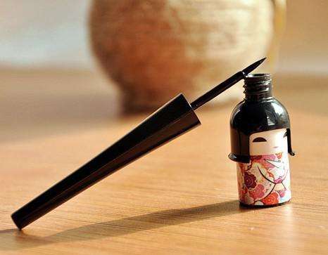 眼线笔晕是怎么回事,小奥汀眼线笔晕妆怎么办