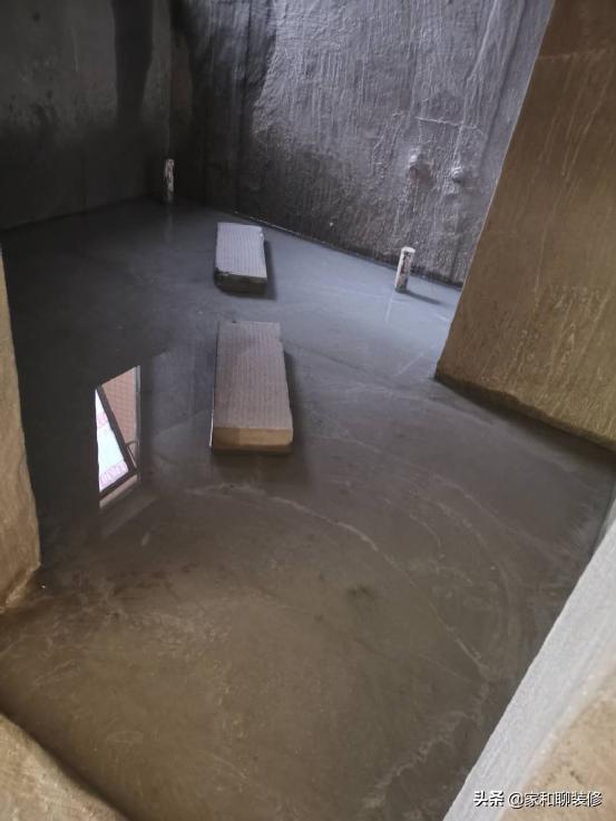 卫生间墙面渗水发霉解决方法,怎样区分卫生间渗水还是水管漏水