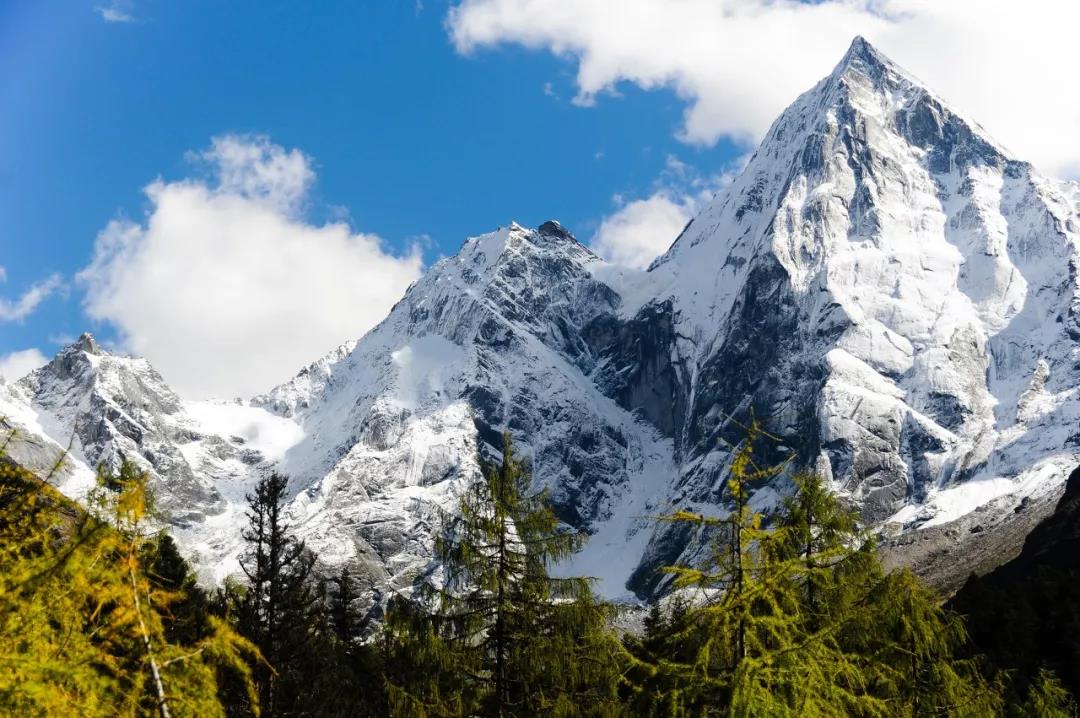 一个被上帝偏爱的地方,一个被上帝遗弃的城市
