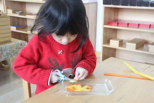 三岁宝宝有时会莫名其妙的哭泣,三岁宝宝性格急躁爱哭怎么办