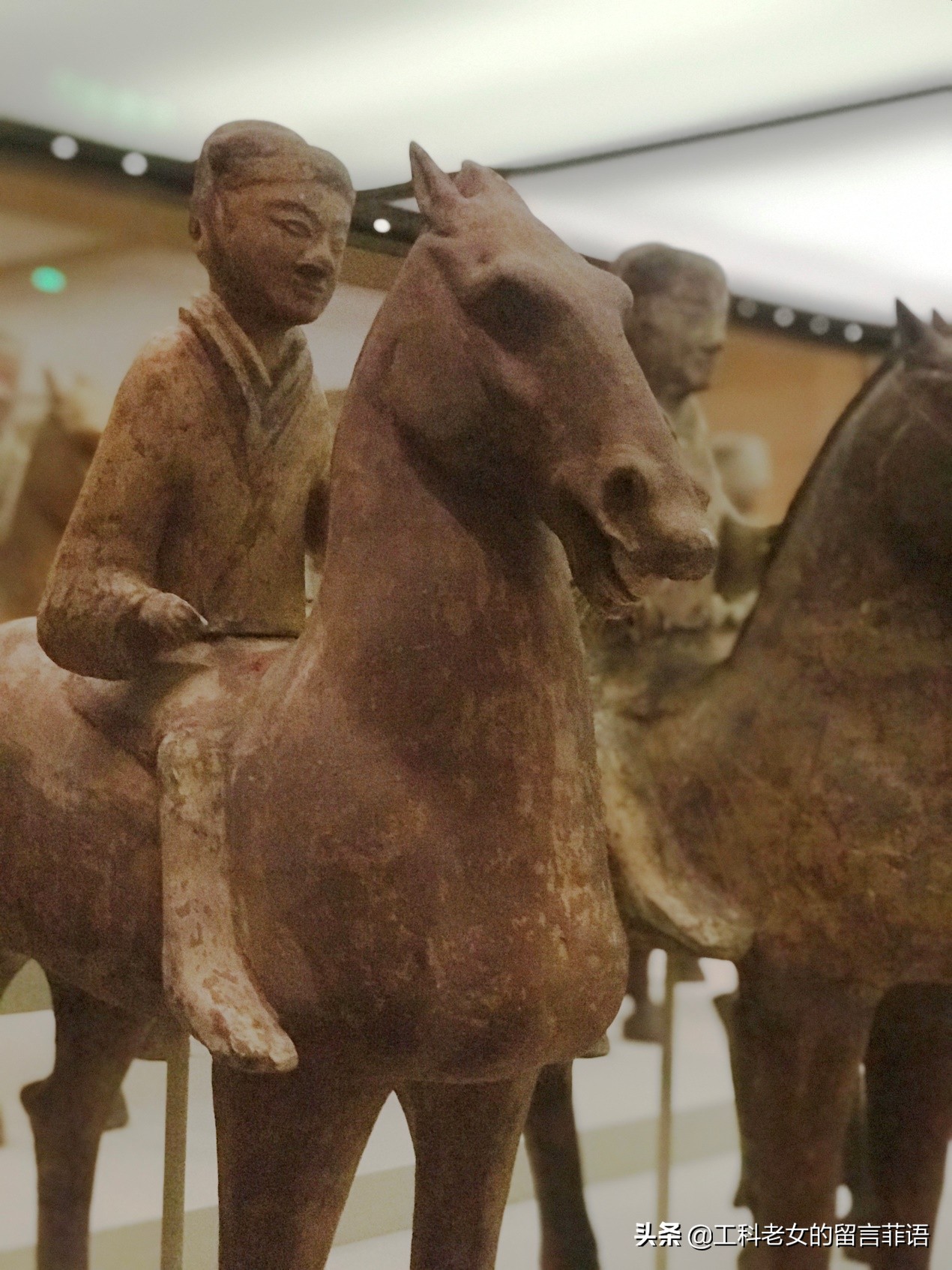 秦汉陶俑风格特色,汉唐陶俑艺术欣赏图片