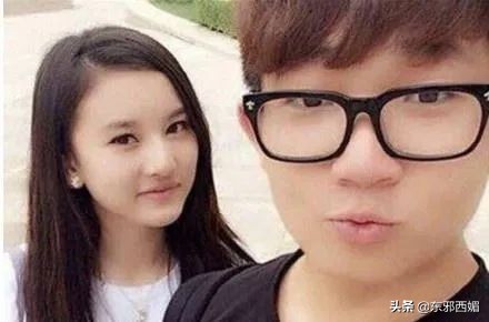 当众踹别人一脚犯法吗,当众踹人违法吗