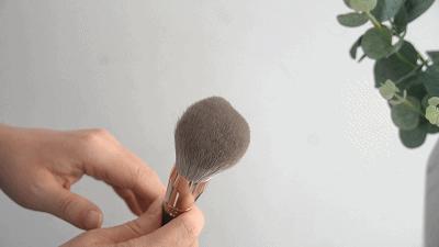 我终于找到比美妆蛋省粉100倍的宝藏刷子