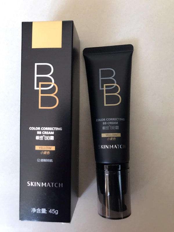 干性皮肤的粉底液该怎么选,干性皮肤化妆卡粉怎么办