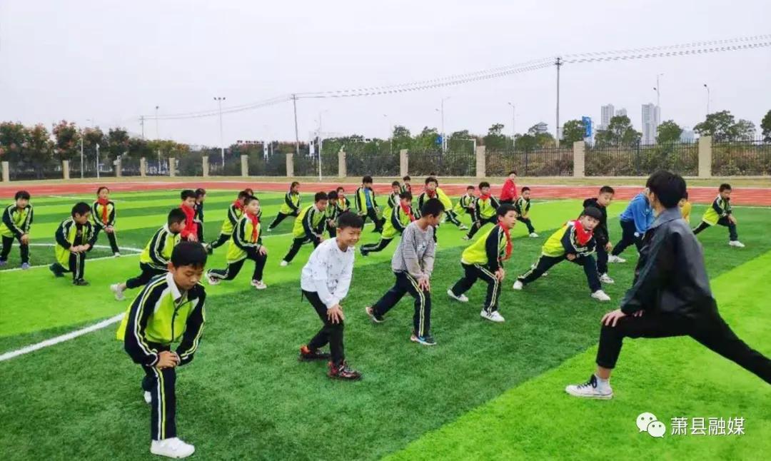 如何让足球走进校园,足球走进校园的视频