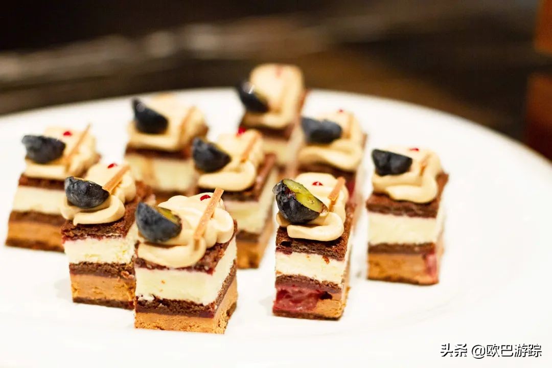 魔都四叶草洲际酒店，享缤纷自助大餐，国庆畅玩快闪啤酒节