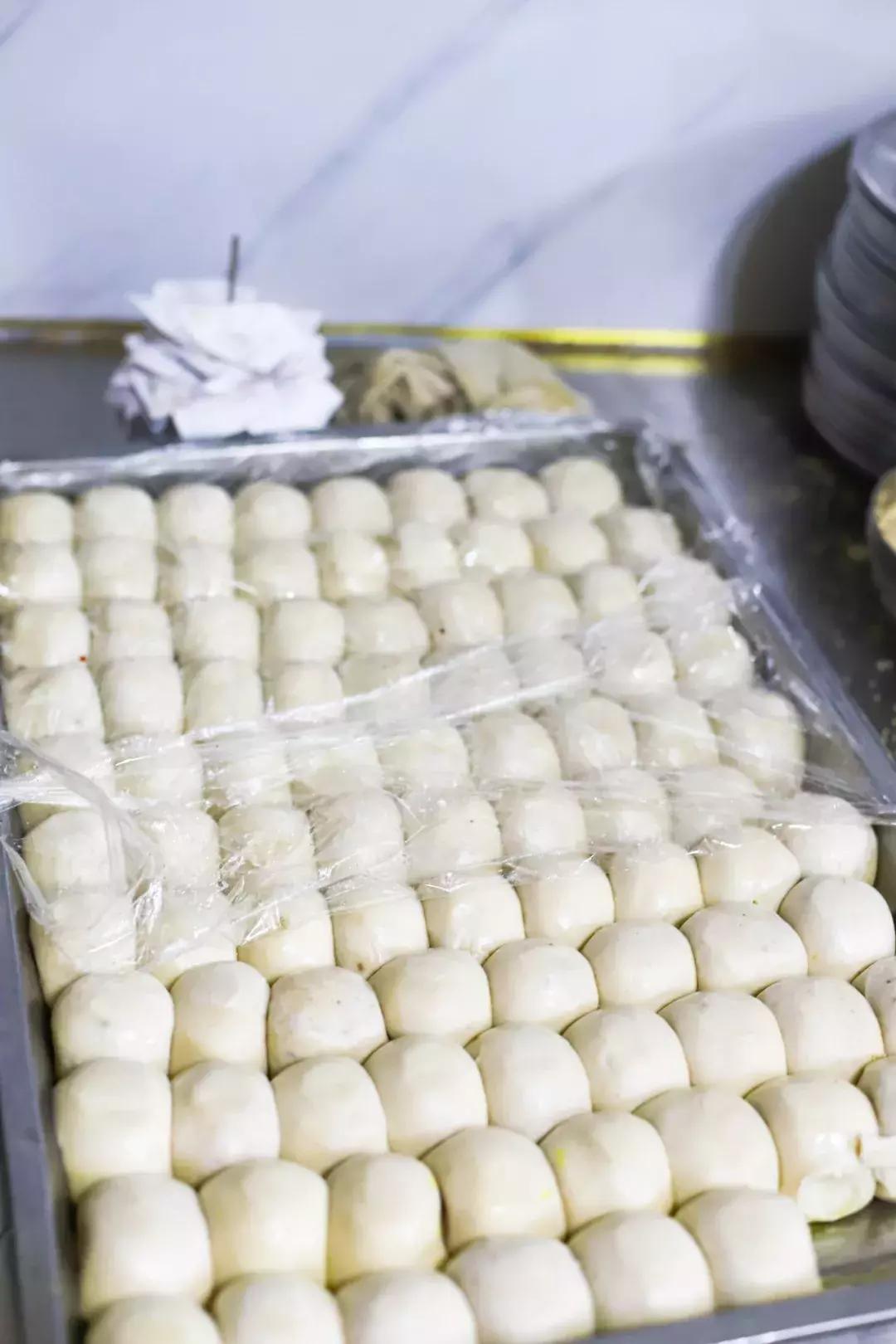 从摆摊到开店，阜阳20多年的早餐店，生意火到老板需要拿话筒喊号