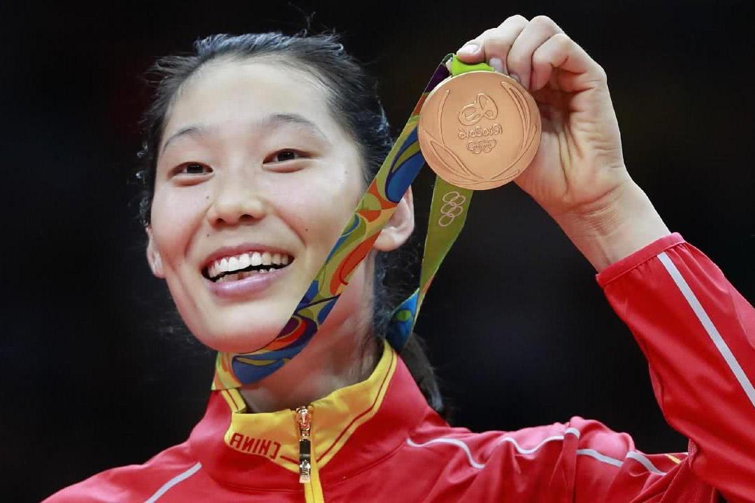 女排朱婷现在近况,朱婷从排球边缘到巅峰的逆袭之路