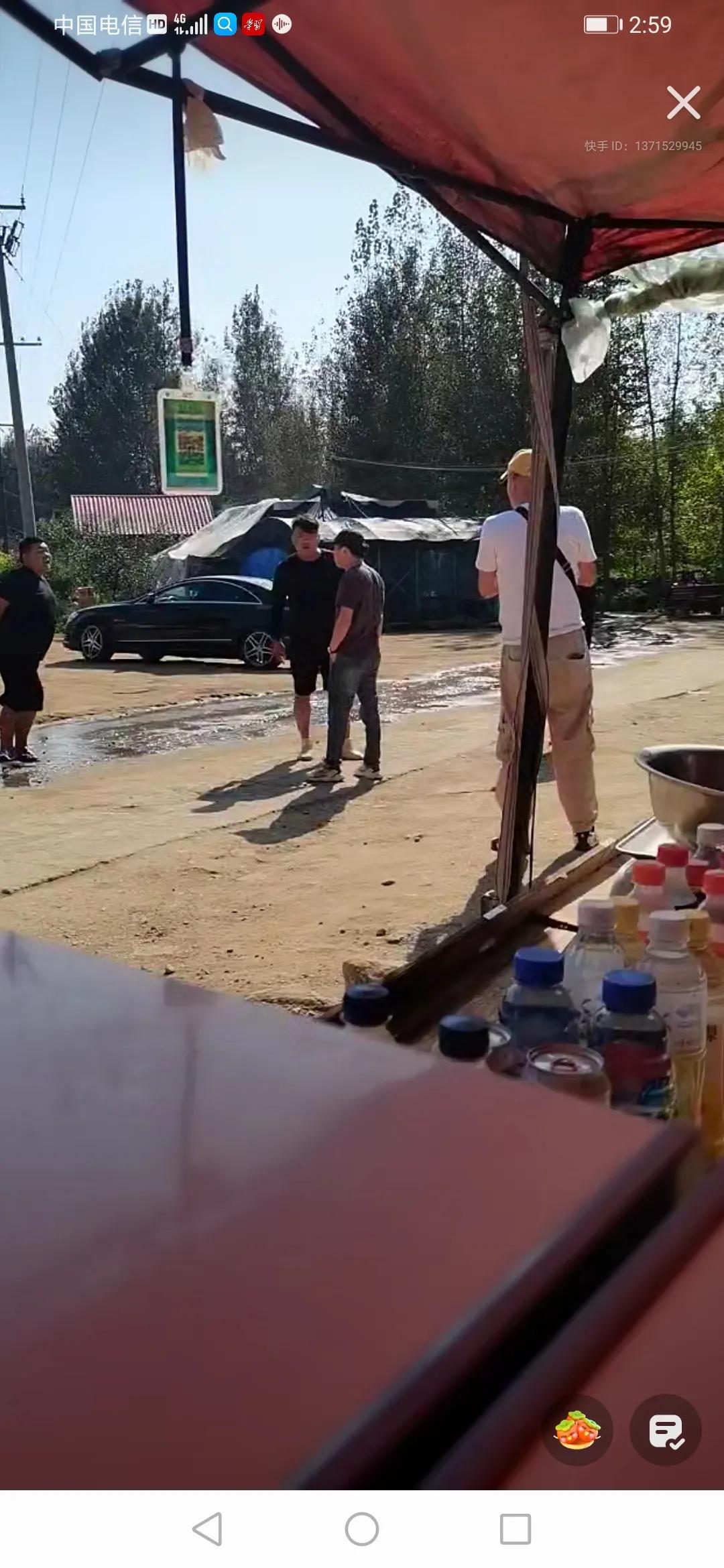 拉面哥拉面嫂一起出来,拉面哥拉面嫂现场