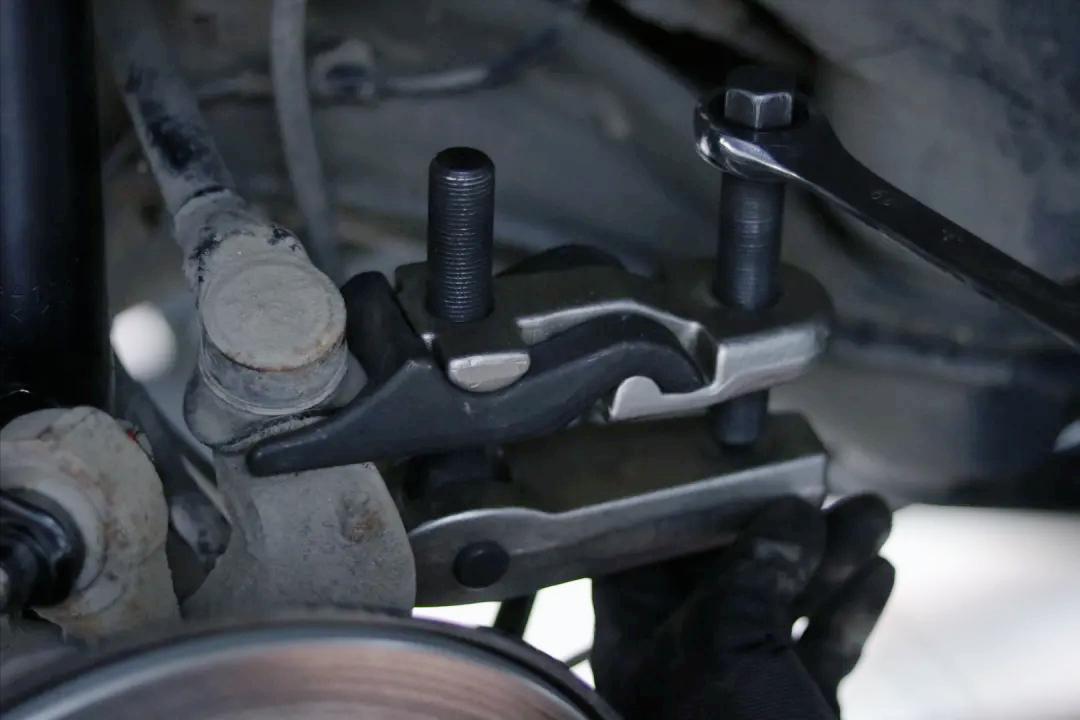 怪兽翻新车,怪兽修车翻新艾力绅