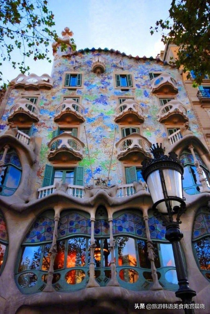 巴塞罗那海鲜饭梅西,巴塞罗那一座高迪之城