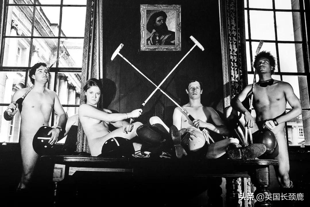 剑桥大学年度裸体日历来了：78个学神小鲜肉为慈善募款*光脱**出镜