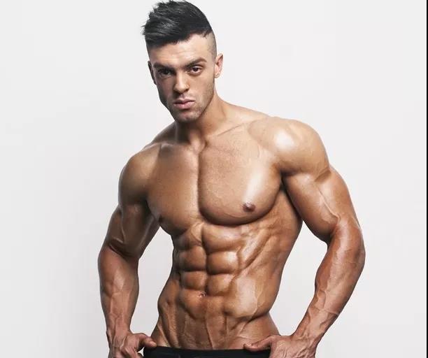 国民老公彭于晏身着西装,国民老公彭于晏跑步