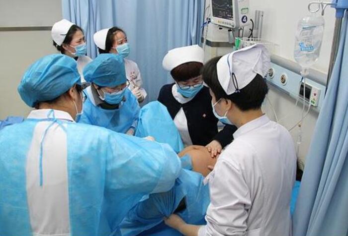 剖腹产和顺产到底该如何选择,剖腹产比较好还是顺产比较好