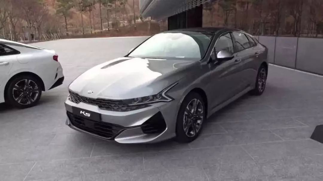 车主平均年龄45岁什么车,阿特兹与帕萨特哪个更值得买