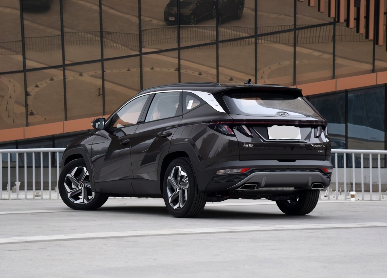 试驾途胜l1.5t8at白色,23款途胜1.5t+8at驾驶感受