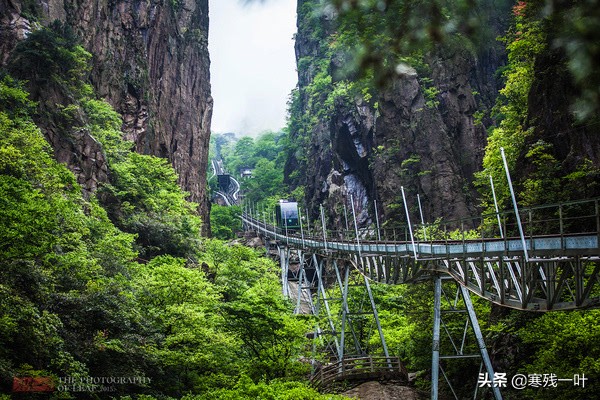 黄山风景悬崖峭壁,峡谷怪石嶙峋