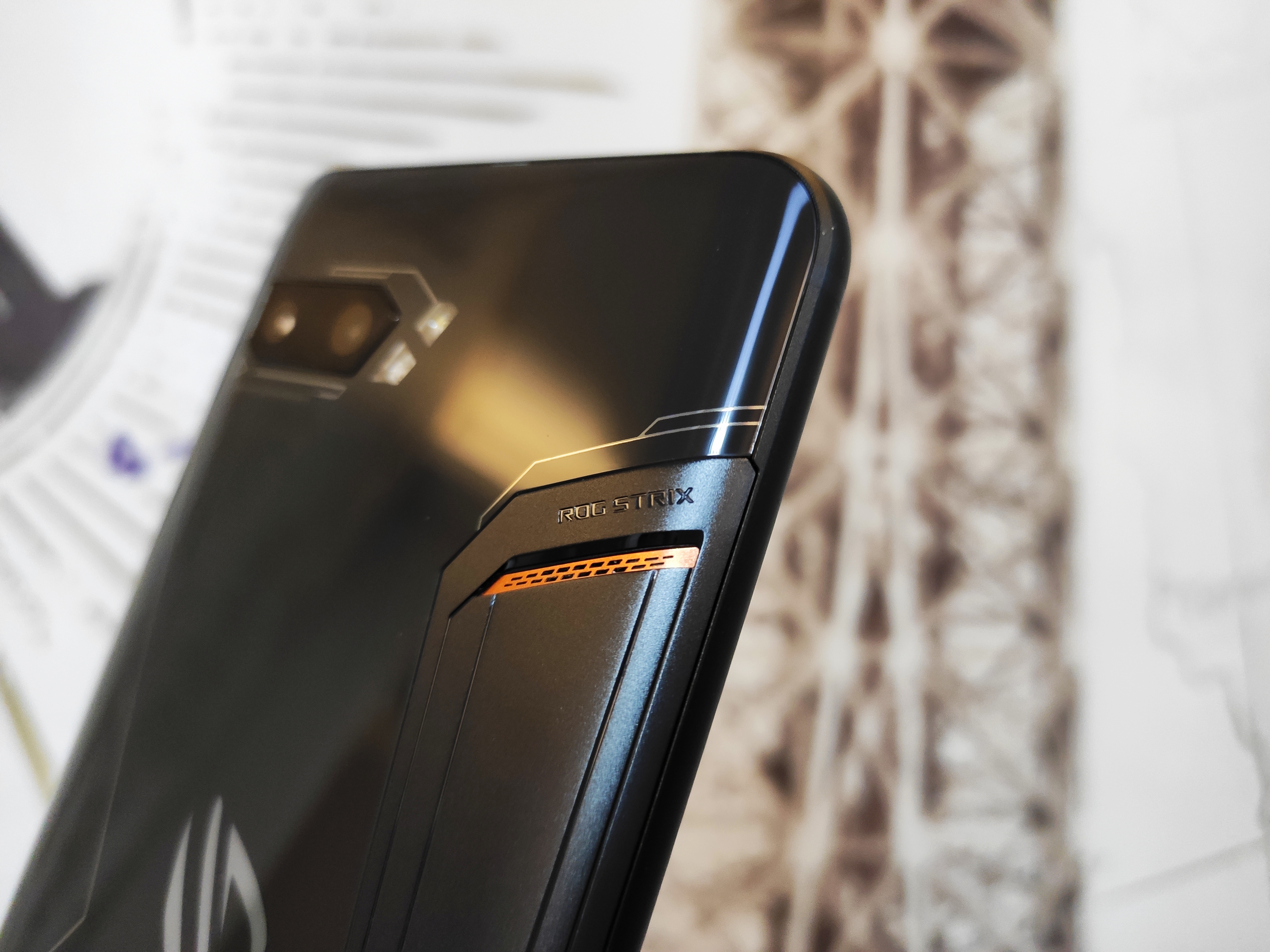 华硕rog手机2代吃鸡黑科技,华硕rogstrixz370-hgaming