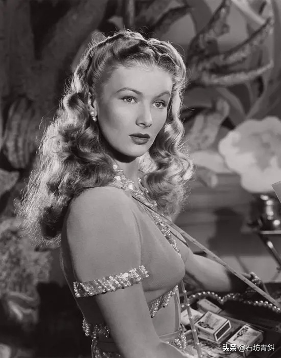 性感*物尤**维洛妮卡·莱可好莱坞唯一靠*猫猫躲**发型成名的女星