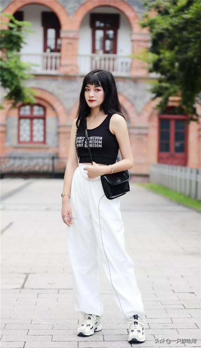 夏天穿鞋不要选这3个“颜色”，容易显脚黑，还不洋气