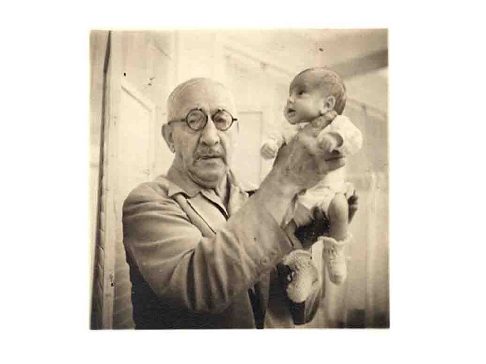 他是名假医生,曾用早产儿办猎奇展,却拯救了上千名早产儿的生命