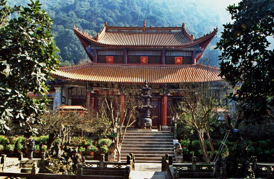 三岁之前不要带孩子去寺庙,带孩子去寺庙祈福回来经常受伤