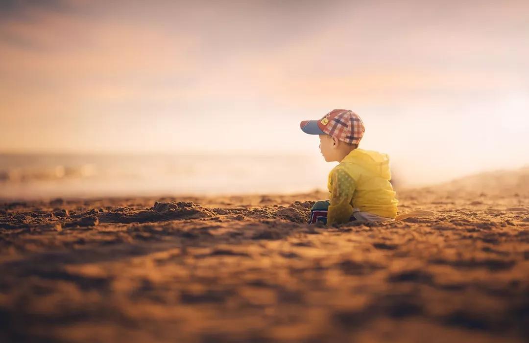 四岁男孩总爱摸妈妈乳房,这3点真相你需要知道