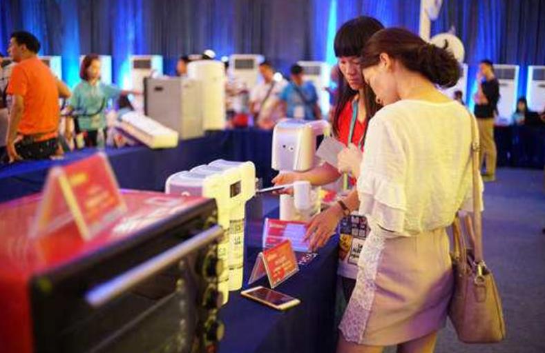 别再羡慕李佳琦、薇娅：门店直播更适合你