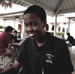 皮肤偏黑的男性适合穿什么颜色,皮肤黑的男子该怎么穿衣服