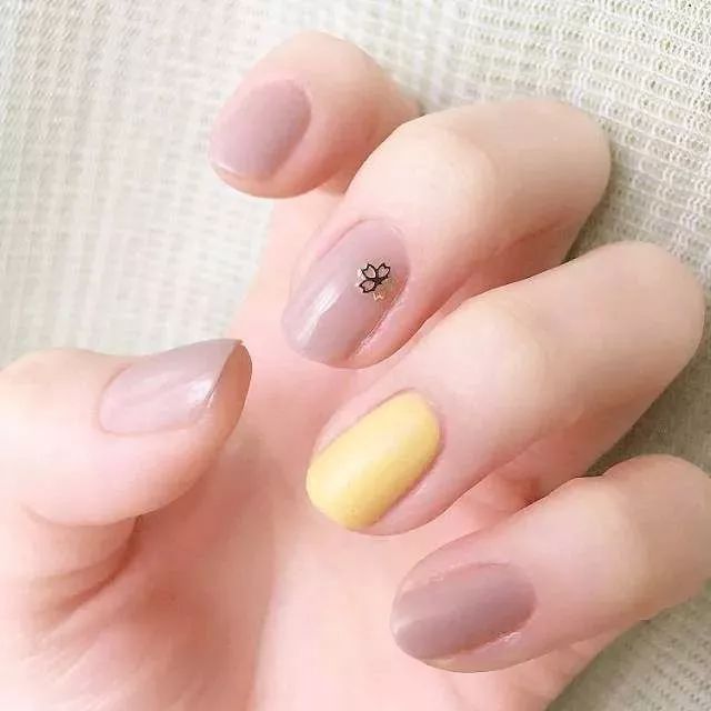 法式美甲脱胶怎么补,日式美甲前处理步骤