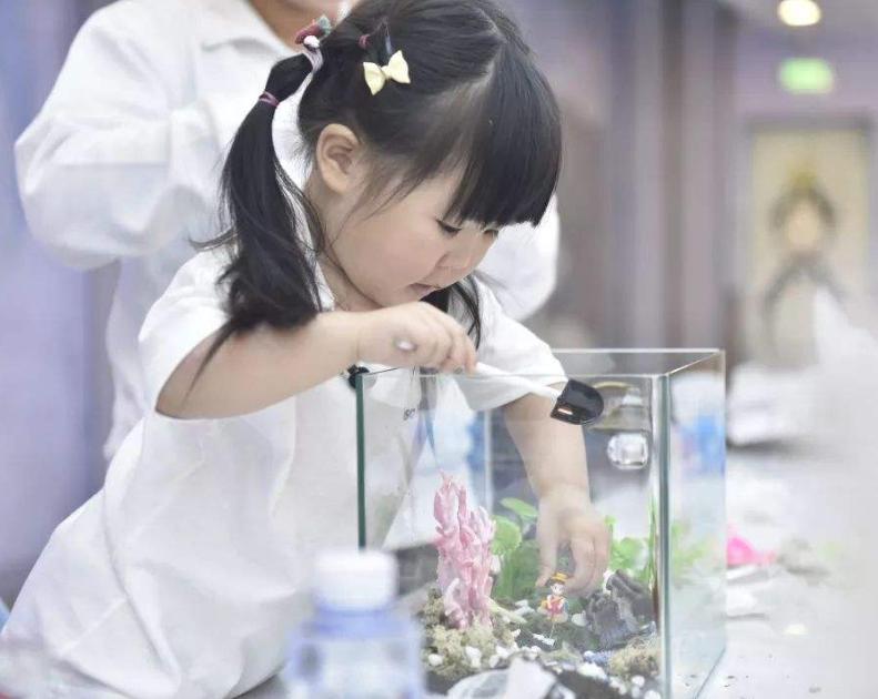 很想交朋友但是性格内向不敢主动,怎么鼓励内向人去主动交朋友