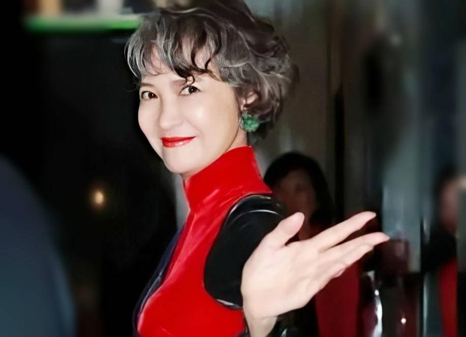 73岁影后萧芳芳：周星驰的理想爱人，与李连杰亲如母子