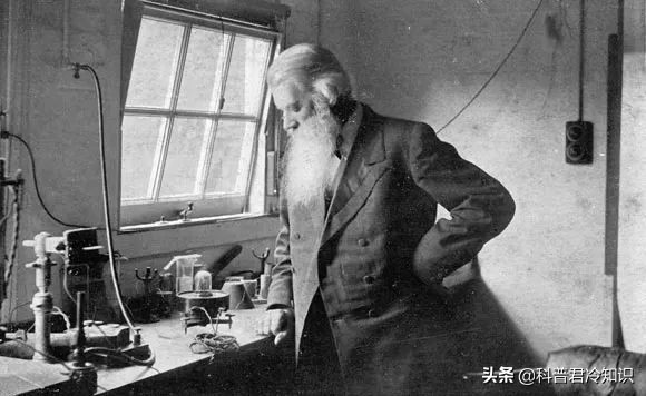 爱迪生真的发明电灯了吗,爱迪生到底有没有发明电灯