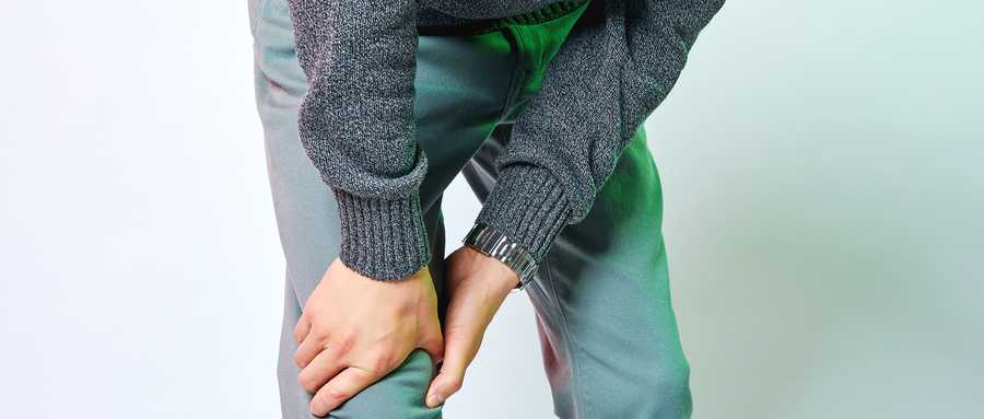 膝关节痛是什么原因才14岁,年纪轻轻膝盖内侧疼是怎么回事