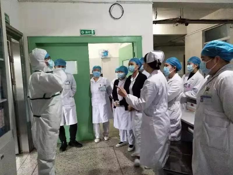 急诊室与死神赛跑,急诊科每天都在跟死神赛跑