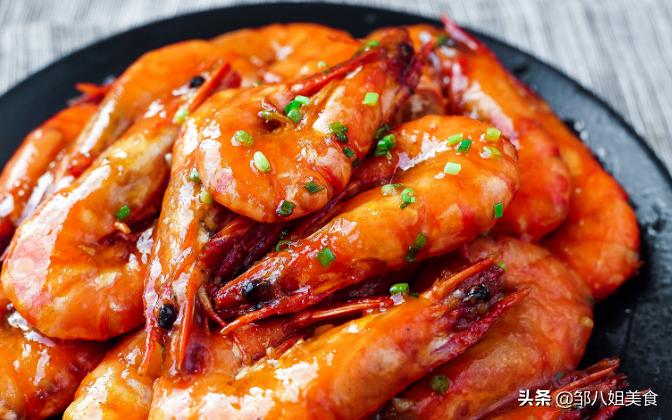 油焖大虾怎么做才最好吃,油焖大虾的最正确的做法