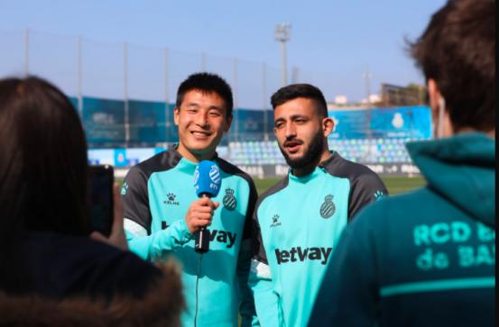 武磊为国足做贡献,李玮峰谈武磊完整版