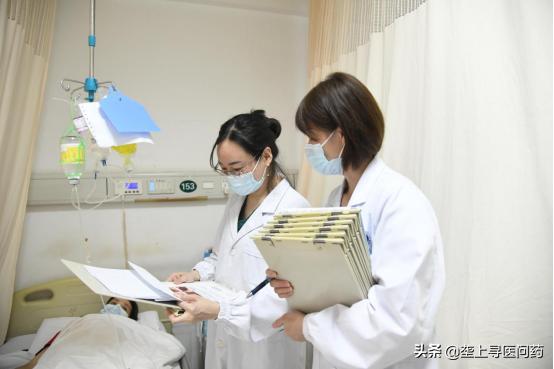 “腹痛不是小事”炎症性肠病现高发年轻夫妇念治疗之情端午忙送绿豆糕