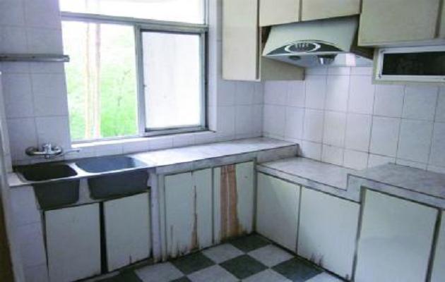 别家做饭有油烟倒灌进自家厨房,老房子油烟管道漏烟怎么办