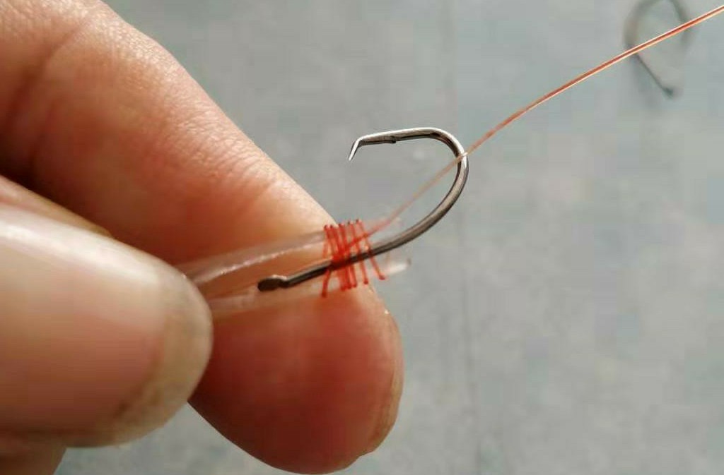 用笔芯做系钩器,怎么用圆珠笔自制绑钩神器