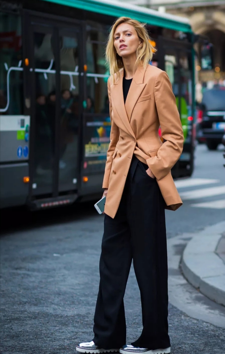 窄版西装裤秋冬如何配上衣,窄版西装裤和阔腿西装裤该怎么选