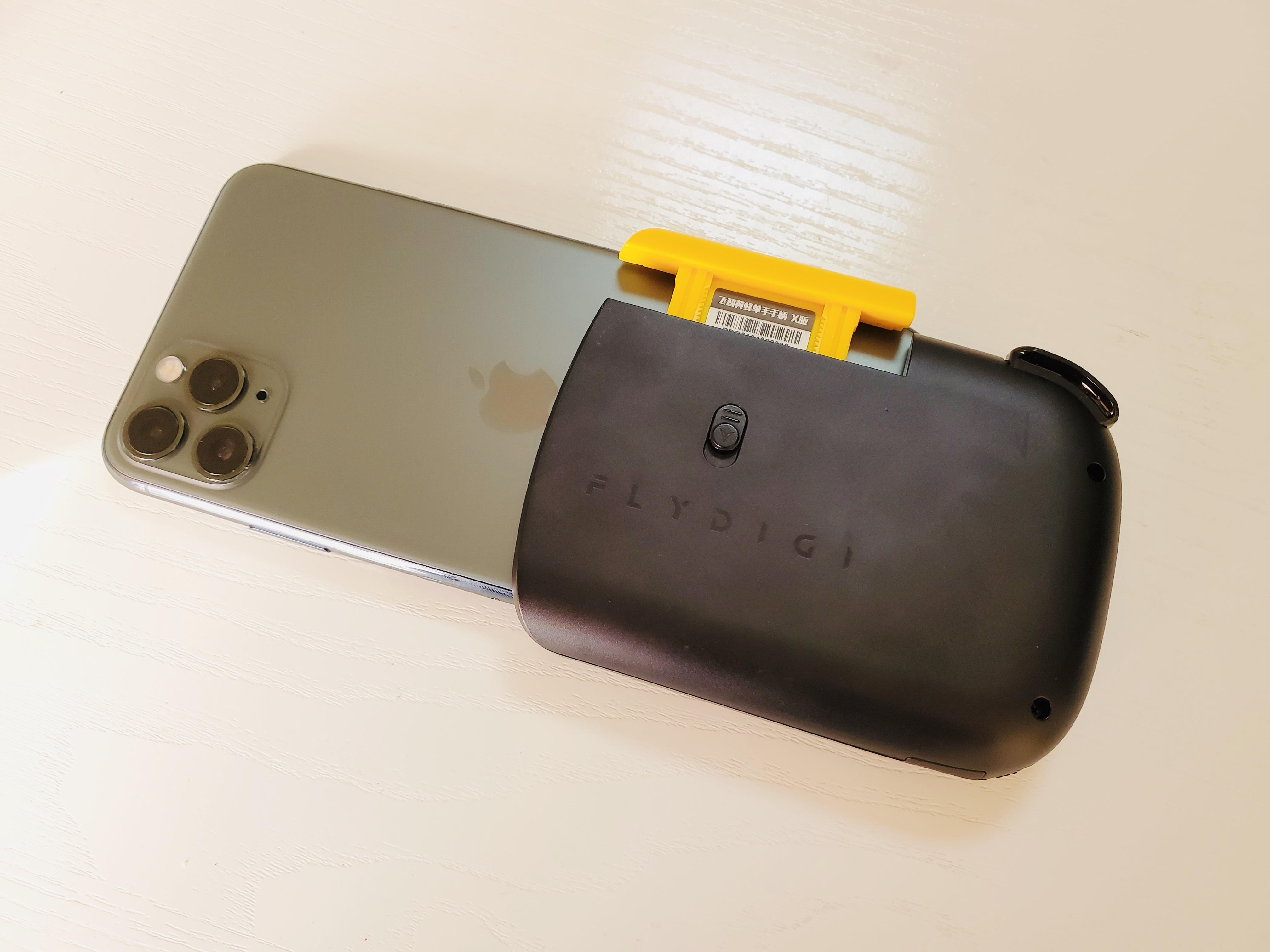 吃鸡神器飞智黄蜂测评,飞智黄蜂单手游戏手柄吃鸡神器