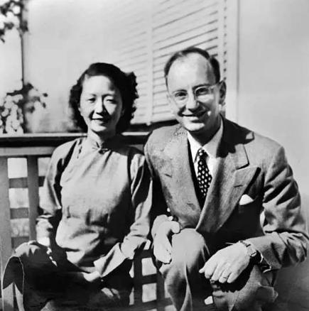 董卿唱哭了所有人,董卿都被说哭了