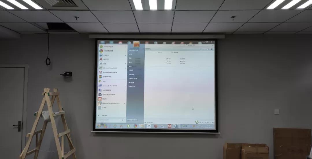 投影仪的流明是什么?幕布如何选择?幕布和投影安装距离是多少?